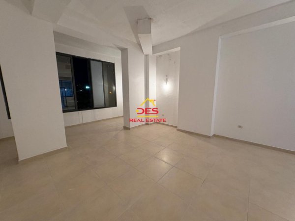 Vlore, jepet me qera ambjent biznesi Kati 2, 55 m² 400 € (Rruga Sadik Zotaj)