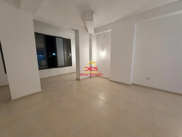 Vlore, jepet me qera ambjent biznesi Kati 2, 55 m² 400 € (Rruga Sadik Zotaj)