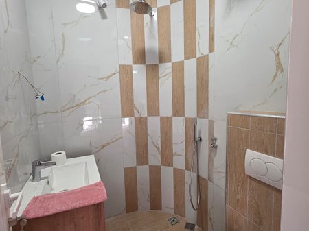 Tirane, jepet me qera apartament duplex 2+1 Kati 8, 130 m² 700 € 