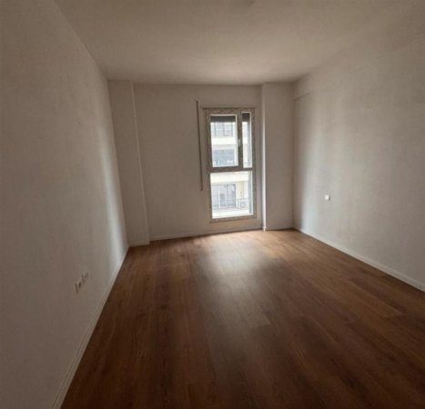 Tirane, jepet me qera zyre Kati 2, 105 m² 600 € (DON BOSKO)