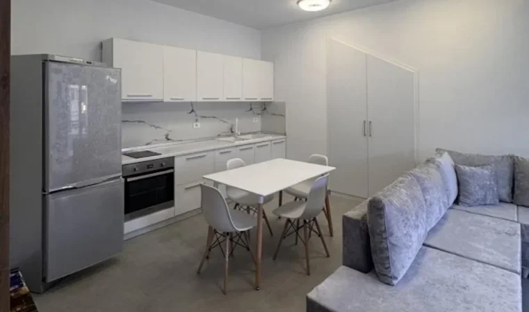 Tirane, jepet me qera apartament 2+1+Ballkon Kati 3, 80 m² 800 € (Kodra e Diellit)