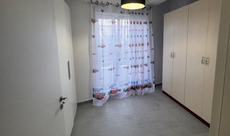 Tirane, jepet me qera apartament 2+1+Ballkon Kati 3, 80 m² 800 € (Kodra e Diellit)