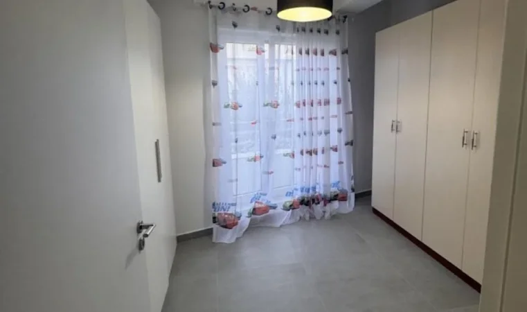Tirane, jepet me qera apartament 2+1+Ballkon Kati 3, 80 m² 800 € (Kodra e Diellit)