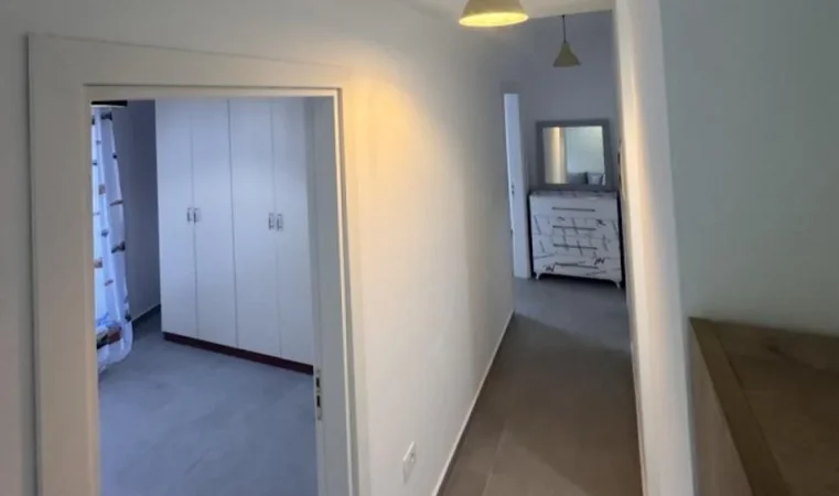 Tirane, jepet me qera apartament 2+1+Ballkon Kati 3, 80 m² 800 € (Kodra e Diellit)
