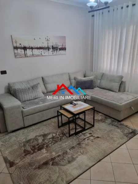 Tirane, Jepet me qera Apartament 1+1+Ballkon Kati 2, 75 m² 620 € (RRUGA PETRO NINI LUARASI,TREGU ELEKTRIK.)