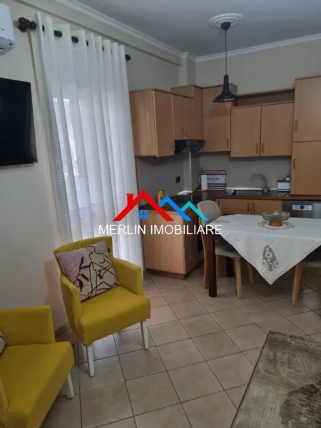 Tirane, Jepet me qera Apartament 1+1+Ballkon Kati 2, 75 m² 620 € (RRUGA PETRO NINI LUARASI,TREGU ELEKTRIK.)