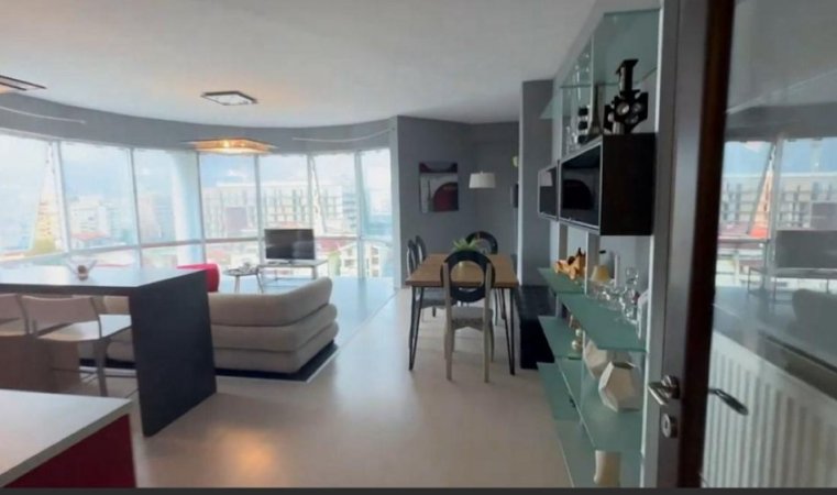 Tirane, jepet me qera apartament 2+1+Ballkon Kati 7, 130 m² 800 € (KIKA 1)