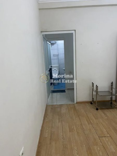 Tirane, jepet me qera garsonier 1+1 Kati 1, 40 m² 300 € (Qytet Studenti)