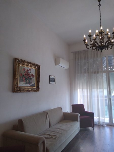 Tirane, jepet me qera apartament 2+1 Kati 8, 900 € 