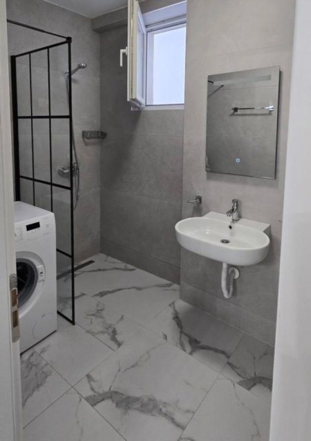 Tirane, jepet me qera apartament 2+1 Kati 3, 82 m² 630 € (liqeni thate)