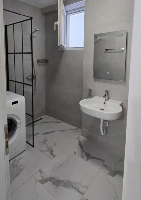 Tirane, jepet me qera apartament 2+1 Kati 3, 82 m² 630 € (liqeni thate)