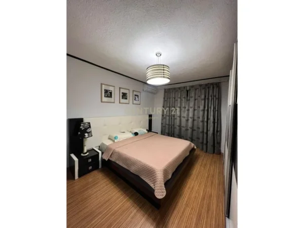 Tirane, jepet me qera apartament 1+1+Aneks+Ballkon Kati 3, 65 m² 850 € (Neom128922)