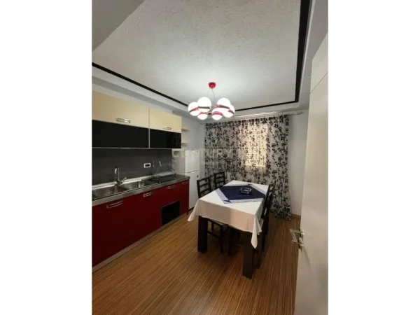 Tirane, jepet me qera apartament 1+1+Aneks+Ballkon Kati 3, 65 m² 850 € (Neom128922)