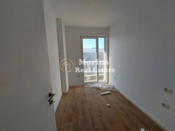 Tirane, jepet me qera ambjent biznesi Kati 8, 125 m² 600 € (Univers City)