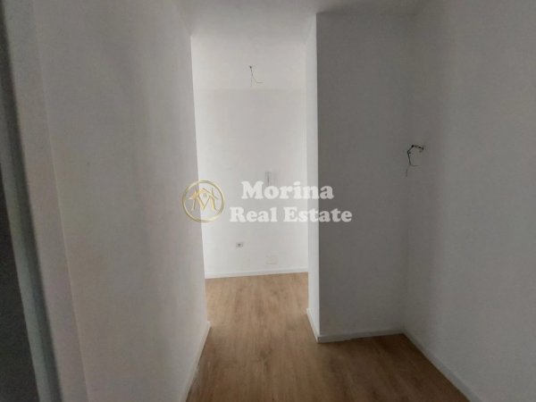 Tirane, jepet me qera ambjent biznesi Kati 8, 125 m² 600 € (Univers City)