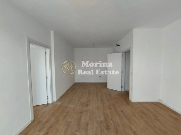 Tirane, jepet me qera ambjent biznesi Kati 8, 125 m² 600 € (Univers City)
