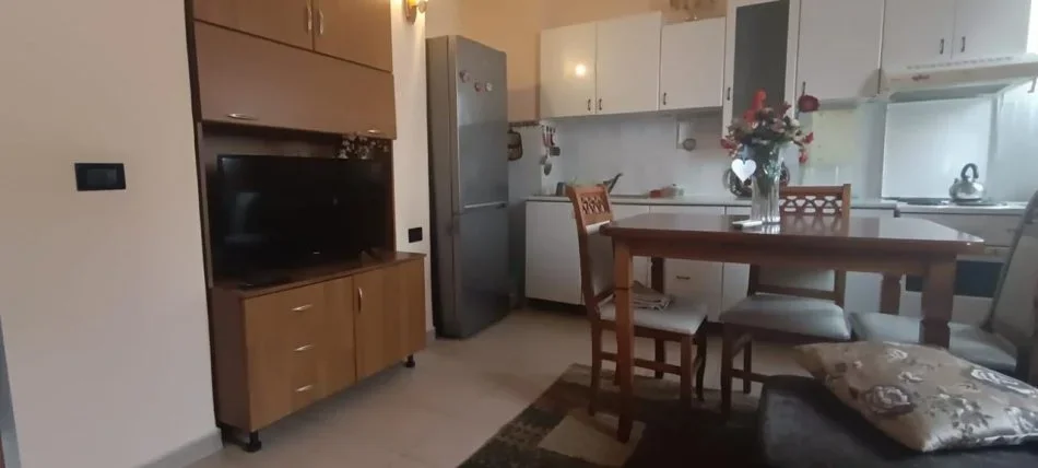 Tirane, jepet me qera apartament 2+1 Kati 5, 74 m² 500 € (Kafe Flora ,Rruga e Durrsit)