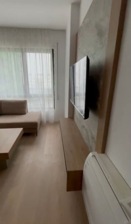 Tirane, jepet me qera apartament 1+1+Ballkon Kati 3, 65 m² 500 € (Rruga 5 Maj (Pallat i vitit 2025))