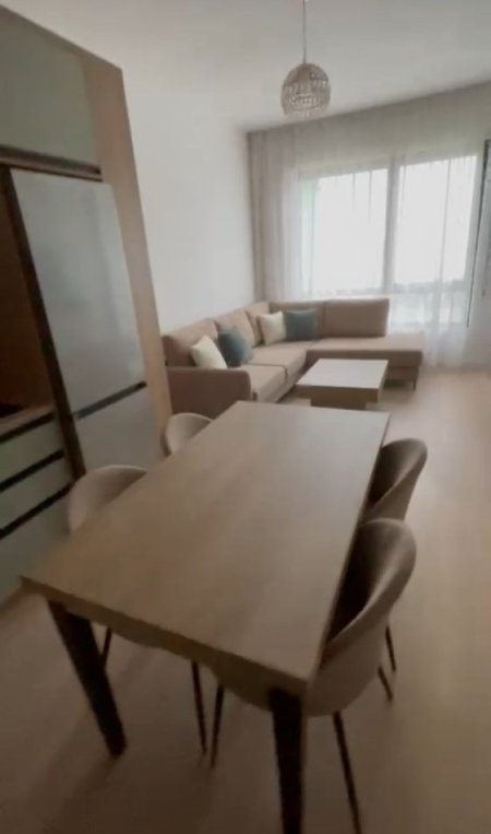 Tirane, jepet me qera apartament 1+1+Ballkon Kati 3, 65 m² 500 € (Rruga 5 Maj (Pallat i vitit 2025))