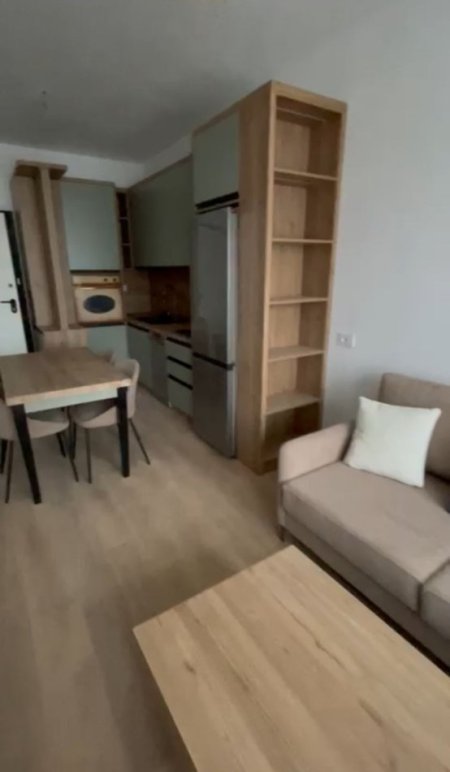 Tirane, jepet me qera apartament 1+1+Ballkon Kati 3, 65 m² 500 € (Rruga 5 Maj (Pallat i vitit 2025))
