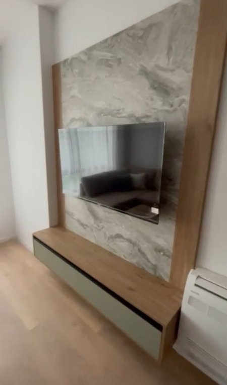 Tirane, jepet me qera apartament 1+1+Ballkon Kati 3, 65 m² 500 € (Rruga 5 Maj (Pallat i vitit 2025))