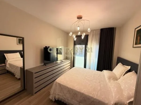 Tirane, jepet me qera apartament 2+1+Aneks+Ballkon Kati 2, 120 m² 1.500 € (Neom128927)