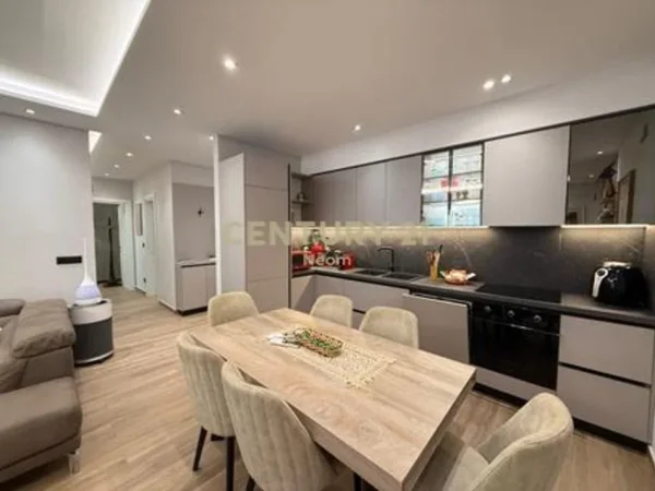 Tirane, jepet me qera apartament 2+1+Aneks+Ballkon Kati 2, 120 m² 1.500 € (Neom128927)