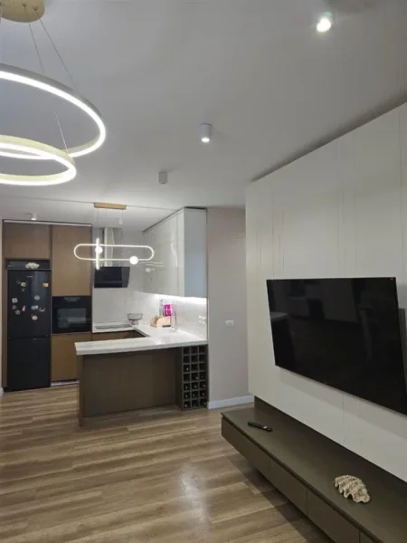 Tirane, jepet me qera apartament 2+1 Kati 1, 98 m² 600 € (Rruga Thoma Koxhaj)