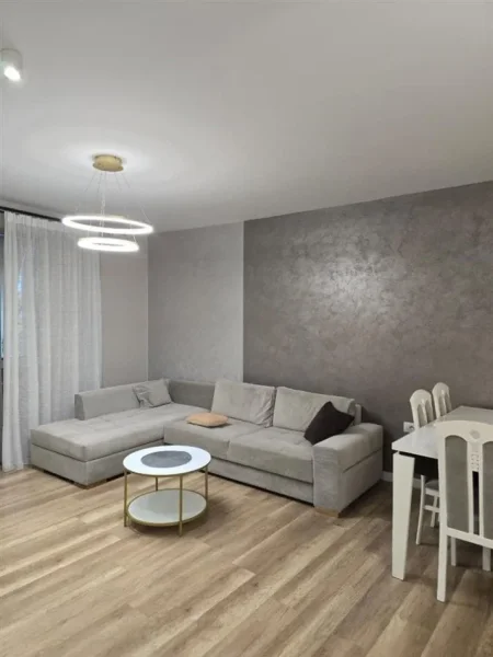 Tirane, jepet me qera apartament 2+1 Kati 1, 98 m² 600 € (Rruga Thoma Koxhaj)