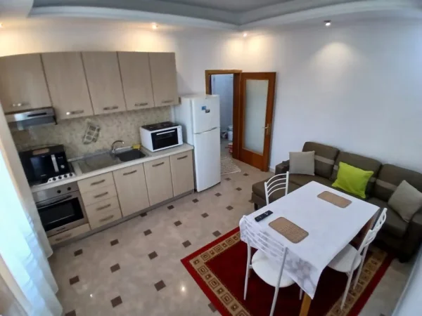 Tirane, jepet me qera apartament 1+1+Ballkon Kati 5, 65 m² 500 € 