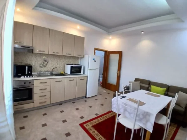 Tirane, jepet me qera apartament 1+1+Ballkon Kati 5, 65 m² 500 € 