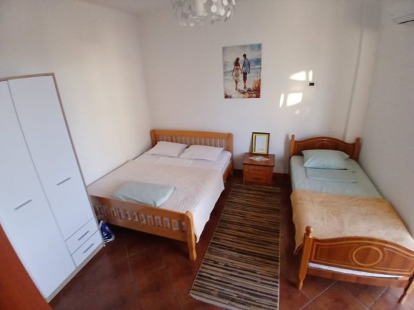 Tirane, jepet me qera apartament 1+1+Ballkon Kati 5, 65 m² 500 € 