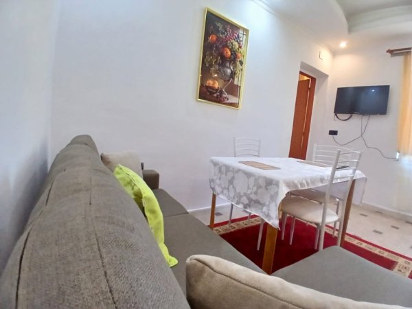 Tirane, jepet me qera apartament 1+1+Ballkon Kati 5, 65 m² 500 € 