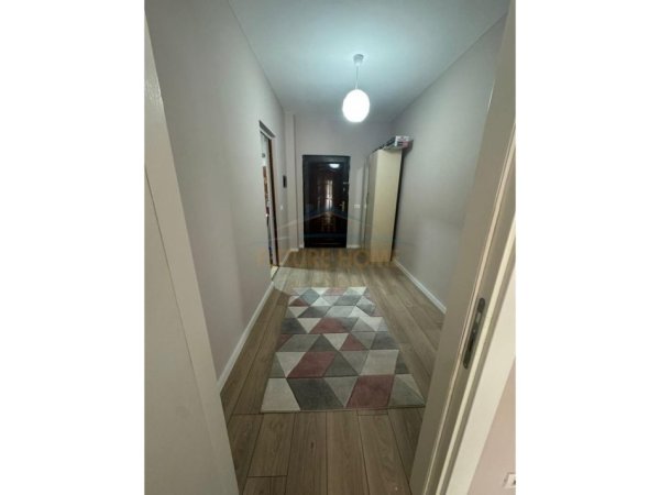 Tirane, jepet me qera apartament 2+1 Kati 4, 105 m² 450 € (Rruga e Thesarit, Fresk)