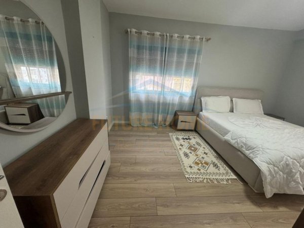 Tirane, jepet me qera apartament 2+1 Kati 4, 105 m² 450 € (Rruga e Thesarit, Fresk)