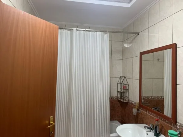 Tirane, jepet me qera apartament 1+1 Kati 10, 70 m² 500 € (Vizion Plus)