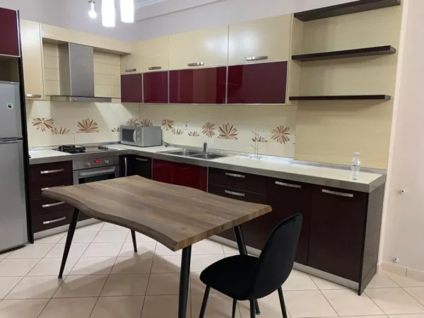 Tirane, jepet me qera apartament 1+1 Kati 10, 70 m² 500 € (Vizion Plus)