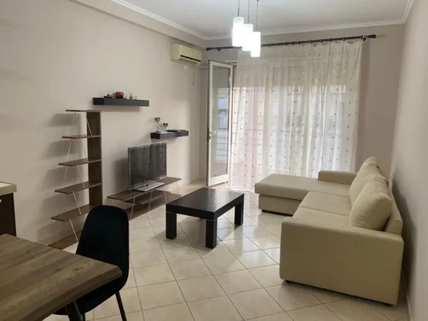 Tirane, jepet me qera apartament 1+1 Kati 10, 70 m² 500 € (Vizion Plus)