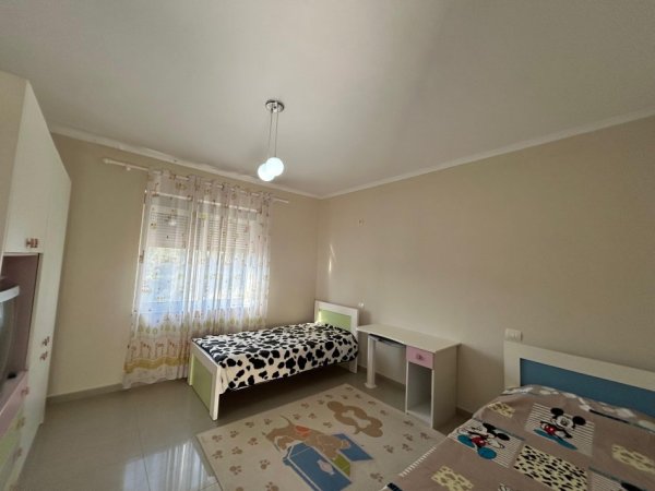 Durres, jepet me qera apartament 3+1+Ballkon Kati 3, 147 m² 400 € 