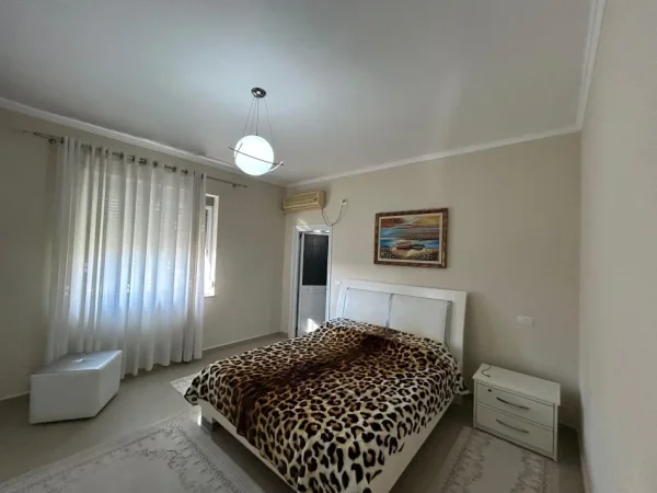 Durres, jepet me qera apartament 3+1+Ballkon Kati 3, 147 m² 400 € 