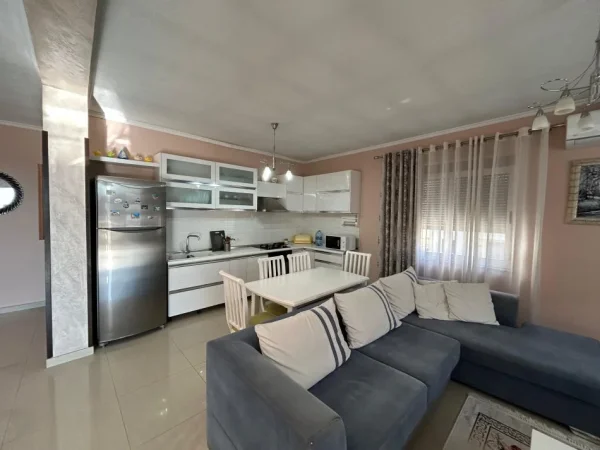 Durres, jepet me qera apartament 3+1+Ballkon Kati 3, 147 m² 400 € 