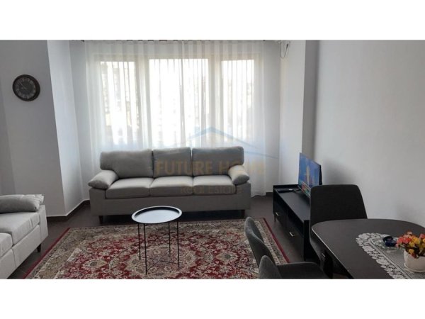 Tirane, jepet me qera apartament 1+1+Ballkon Kati 7, 60 m² 500 € (Rruga Mine Peza)