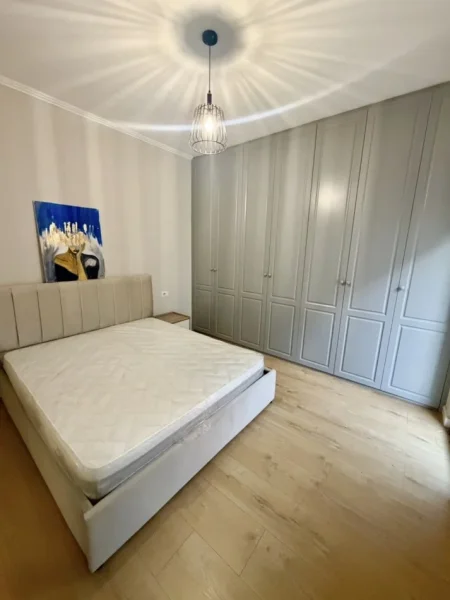 Tirane, jepet me qera apartament 2+1+parkim Kati 3, 85 m² 750 € (Mbikalimi Kristal Center ,Big Market)
