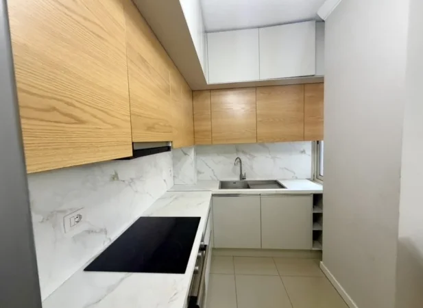 Tirane, jepet me qera apartament 2+1+parkim Kati 3, 85 m² 750 € (Mbikalimi Kristal Center ,Big Market)