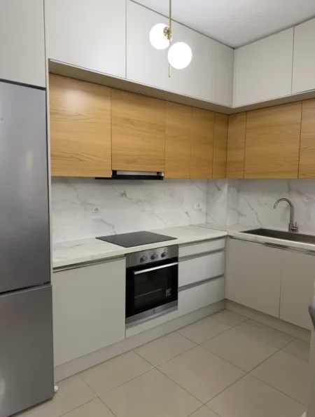 Tirane, jepet me qera apartament 2+1+parkim Kati 3, 85 m² 750 € (Mbikalimi Kristal Center ,Big Market)