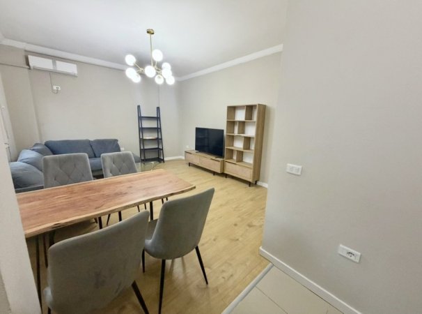 Tirane, jepet me qera apartament 2+1+parkim Kati 3, 85 m² 750 € (Mbikalimi Kristal Center ,Big Market)