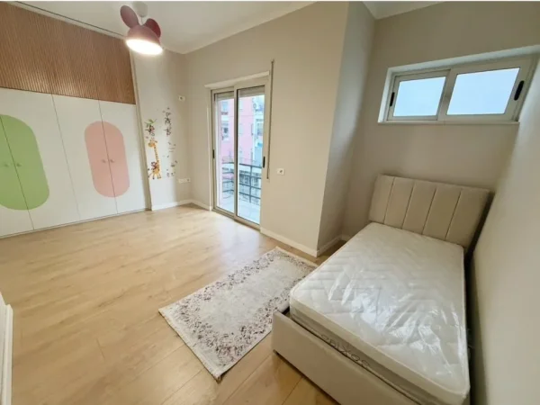 Tirane, jepet me qera apartament 2+1+parkim Kati 3, 85 m² 750 € (Mbikalimi Kristal Center ,Big Market)