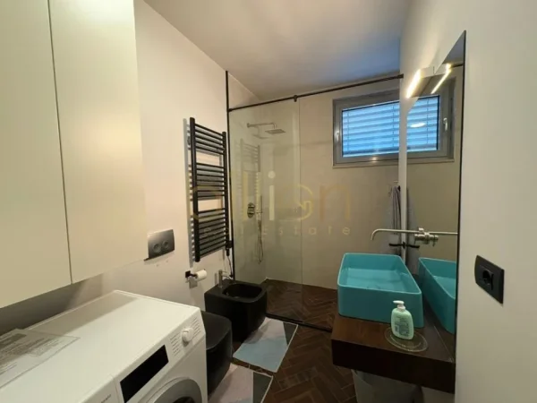 Tirane, jepet me qera 3+1 , 117 m² 1.400 € (Stadiumi Dinamo)