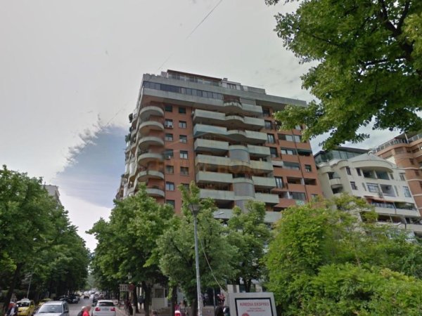 Tirane, jepet me qera apartament 3+1 Kati 10, 144 m² 2.500 € (BLLOK , Rr. Ibrahim Rugova)