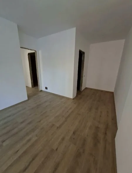 TIRANE SHITET APARTAMENT 2+1+2  185.000 € (PALLATI I BRIGADAVE)